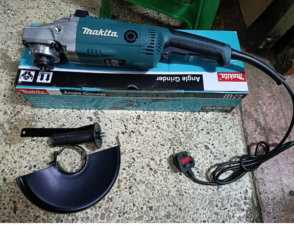 Makita 9" Grinder